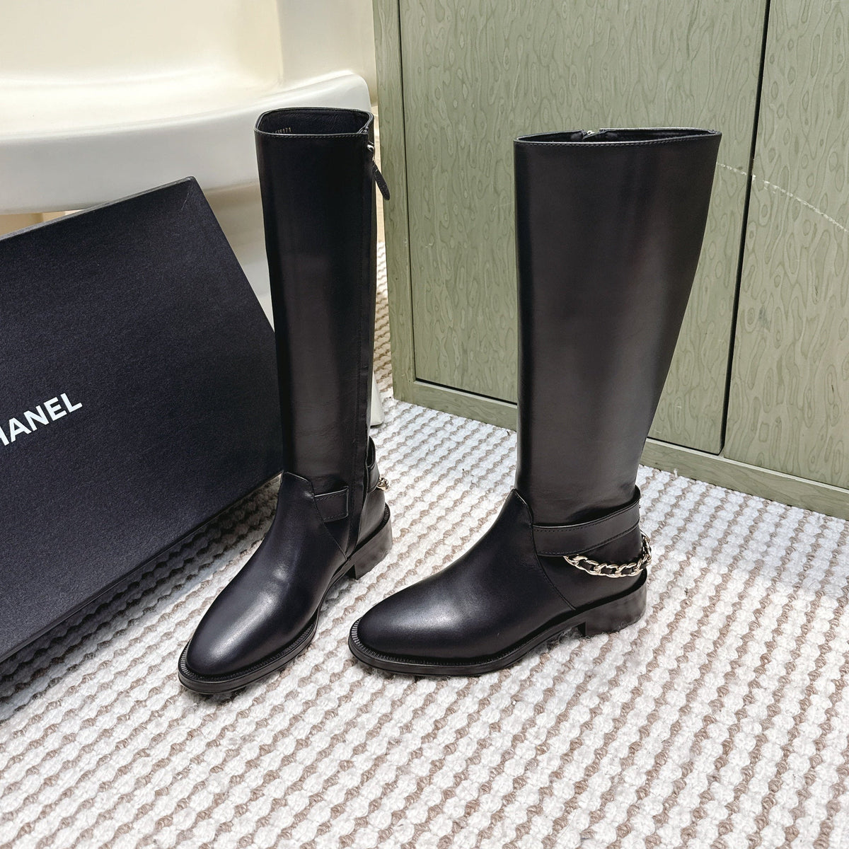 CHANEL 25S MID-CALF BOOTS IN BLACK CALFSKIN WITH ROUND TOE AND ZIPPER
