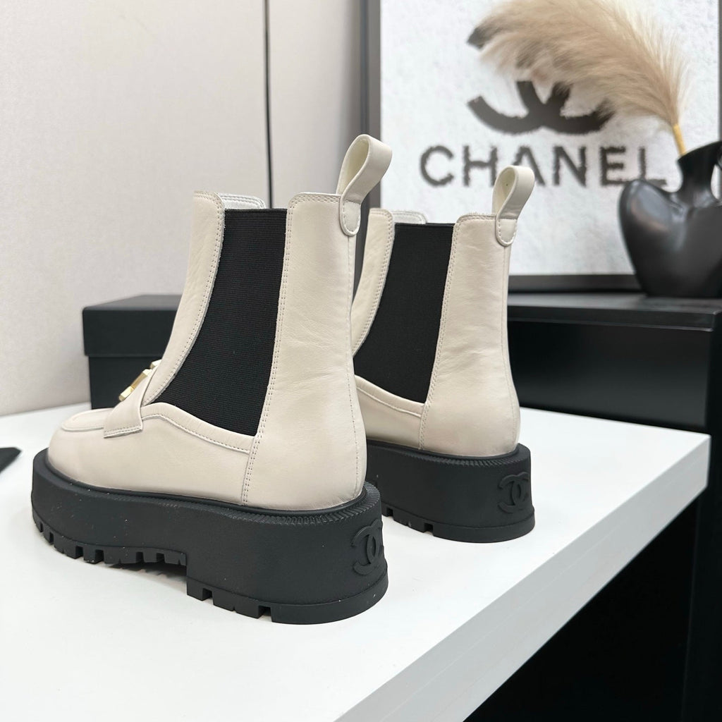CHANEL 25S SHORT BOOTS IN WHITE CALFSKIN AND CANVAS