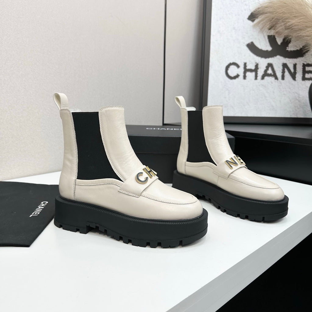 CHANEL 25S SHORT BOOTS IN WHITE CALFSKIN AND CANVAS
